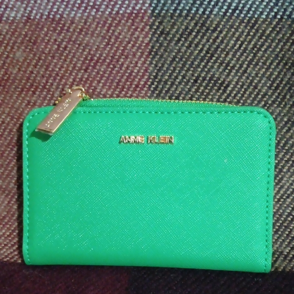 Anne Klein Vibrant Green Wallet with Gold Accents - Picture 1 of 4